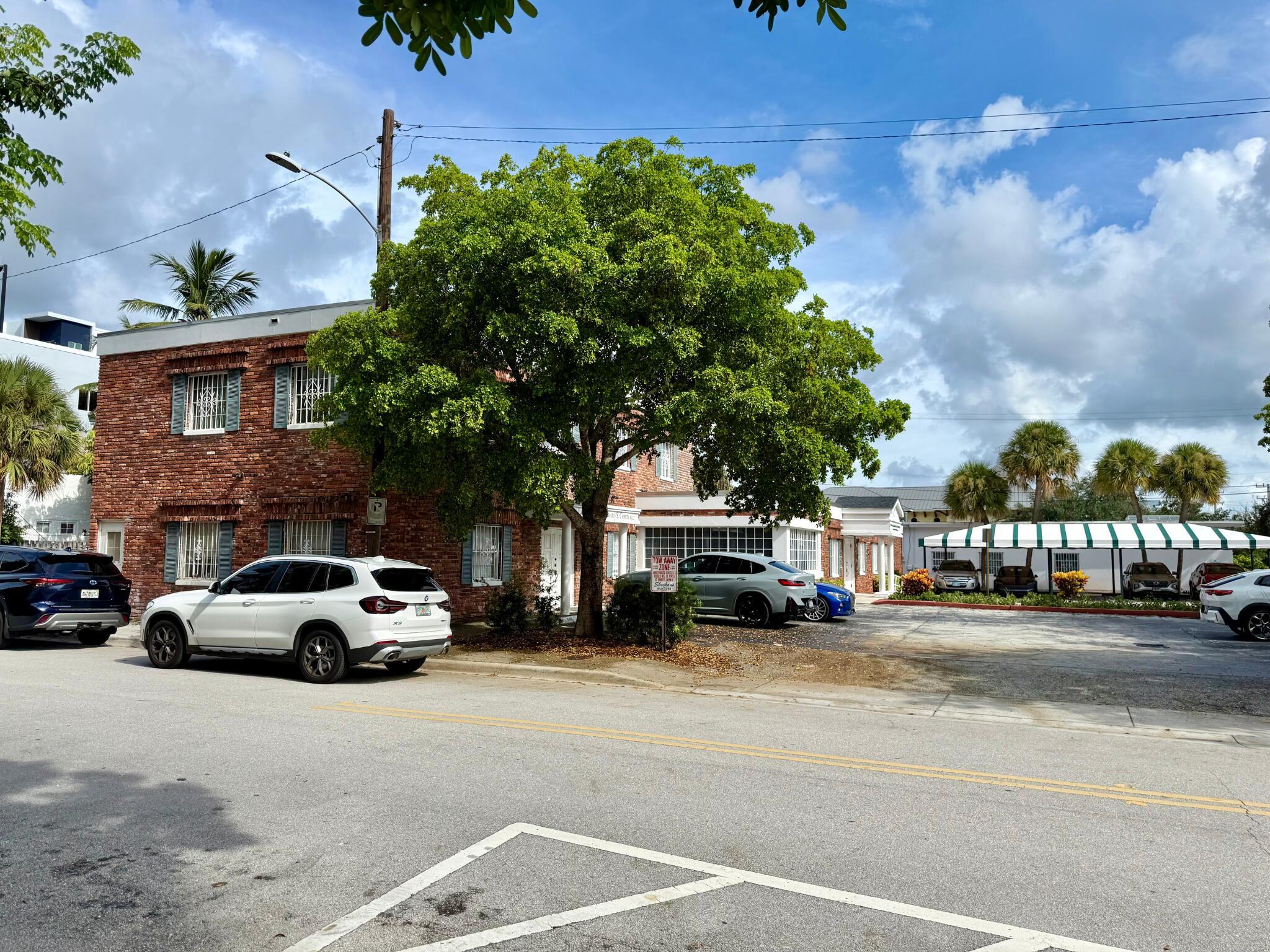 811 N Olive Avenue