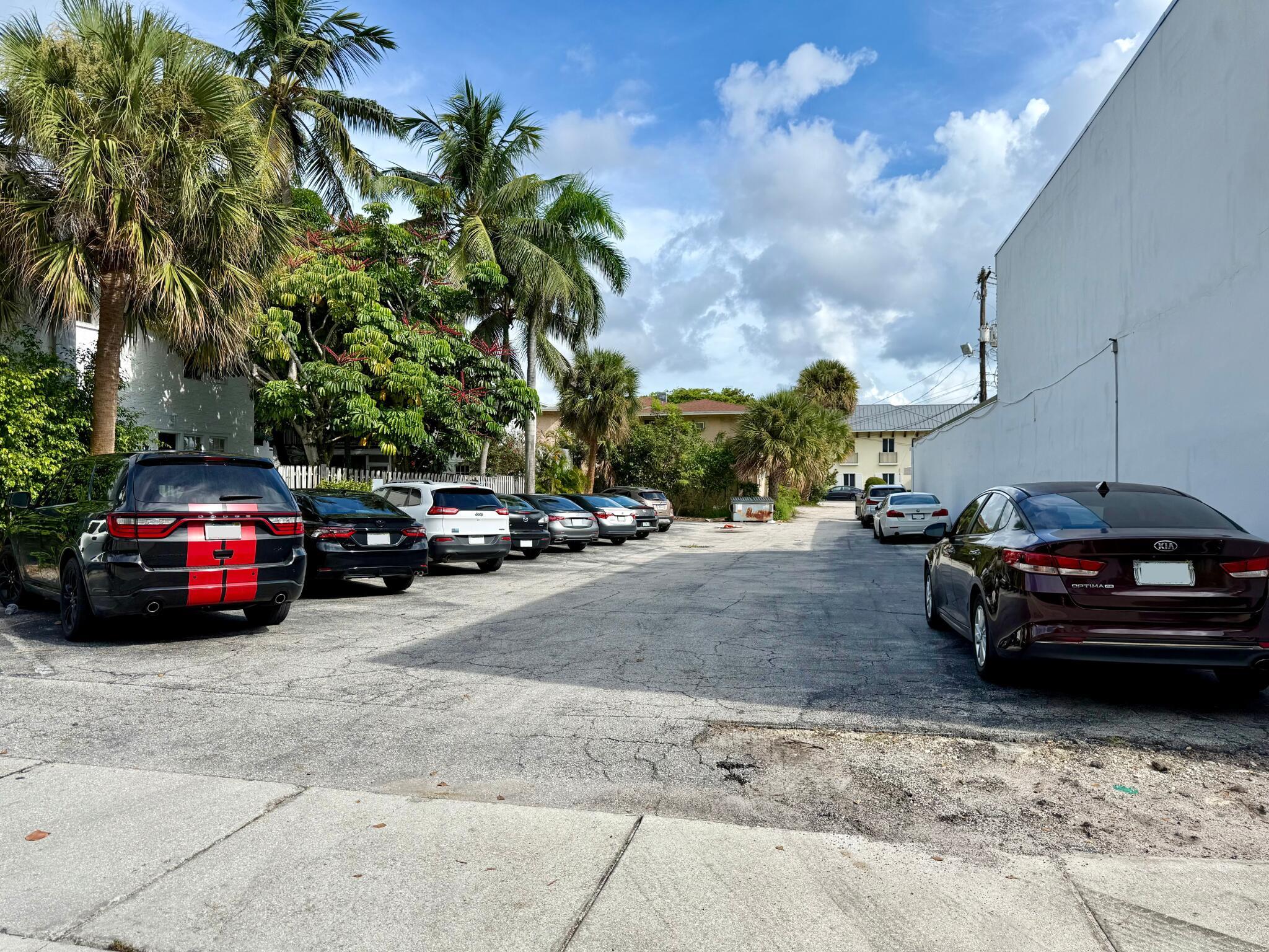 811 N Olive Avenue