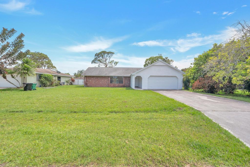 Photo of 510 SE Euclid Lane, Port Saint Lucie, FL 34983 (MLS # R11002704)