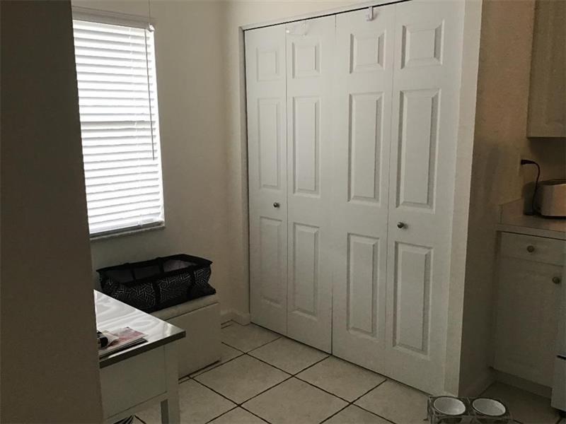 PALM LAKES - Residential