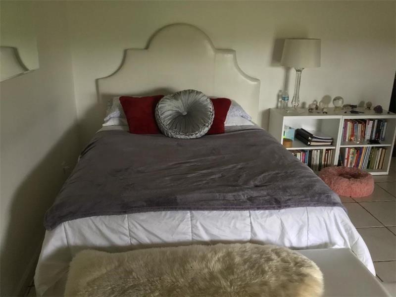 PALM LAKES - Residential