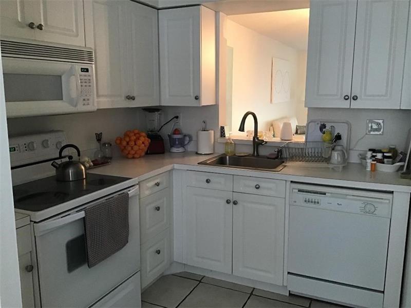 PALM LAKES - Residential