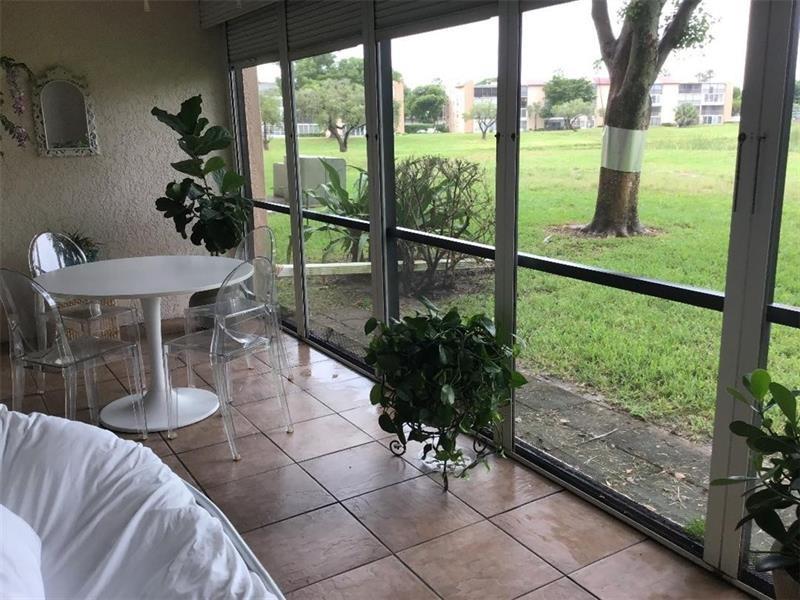 PALM LAKES - Residential