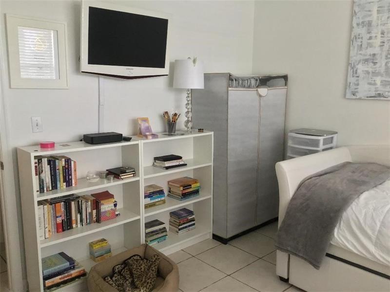 PALM LAKES - Residential