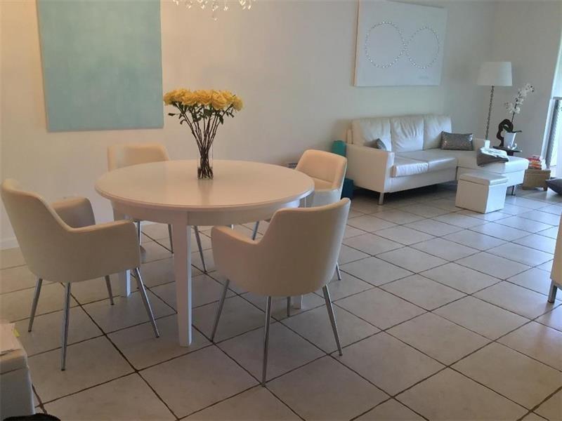 PALM LAKES - Residential