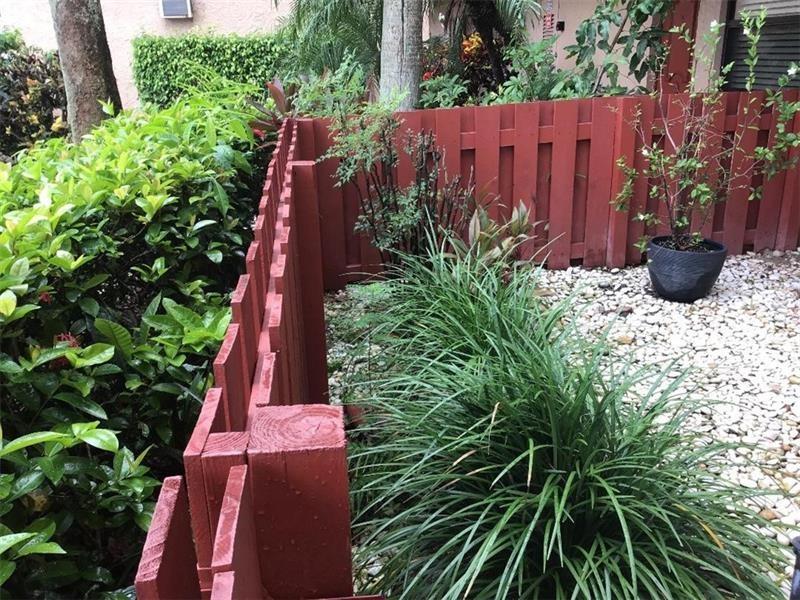 PALM LAKES - Residential