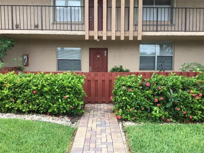 PALM LAKES - Residential