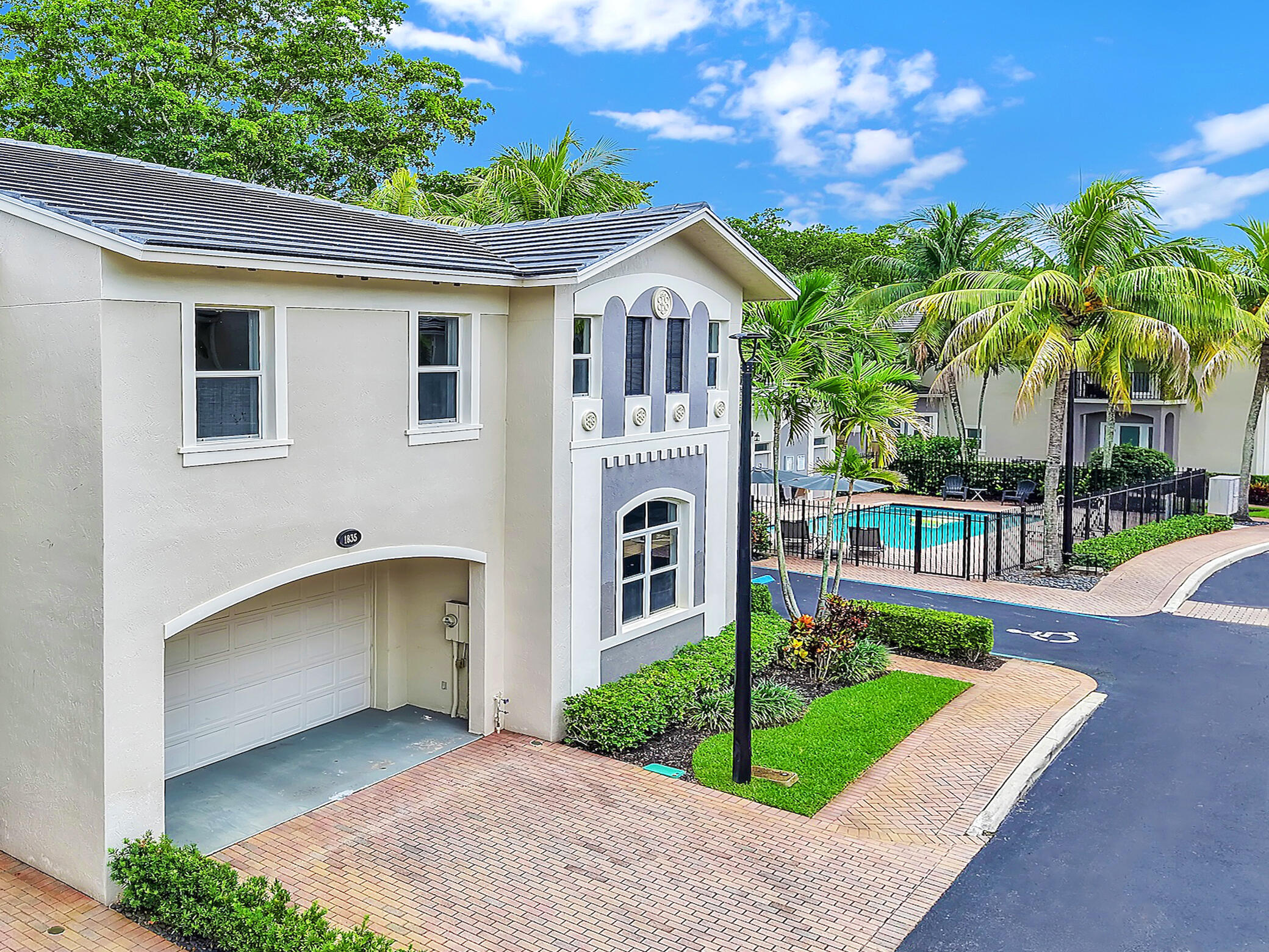 1835 Highland Grove Drive