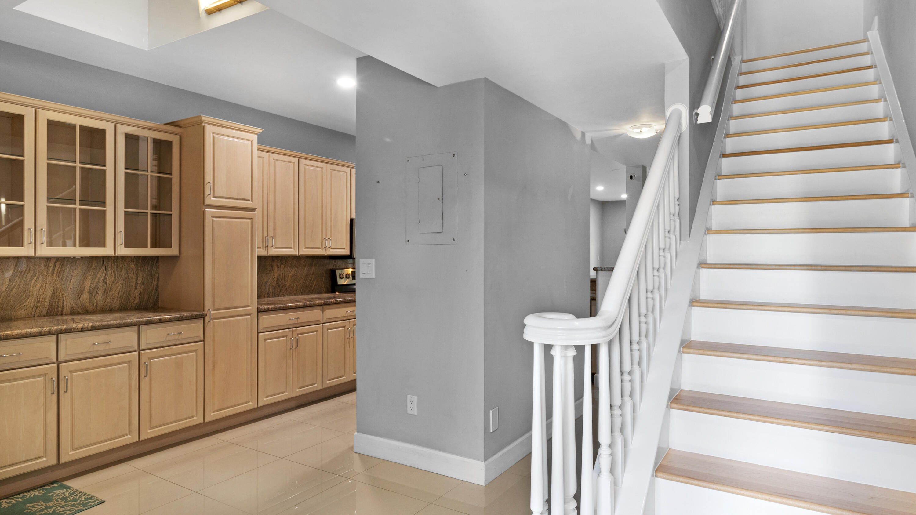 1301 N RIVERSIDE Drive 7
