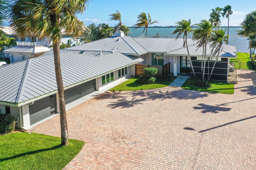Photo of 1508 S Indian River Drive, Fort Pierce, FL 34950 (MLS # R11057943)