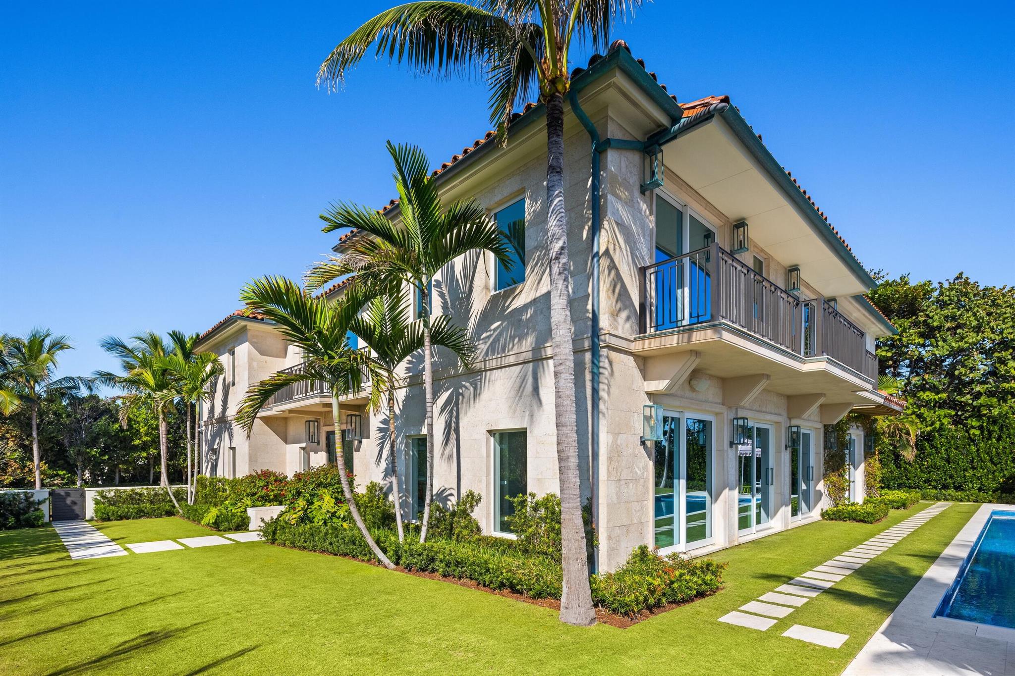 VIA VIZCAYA - Residential