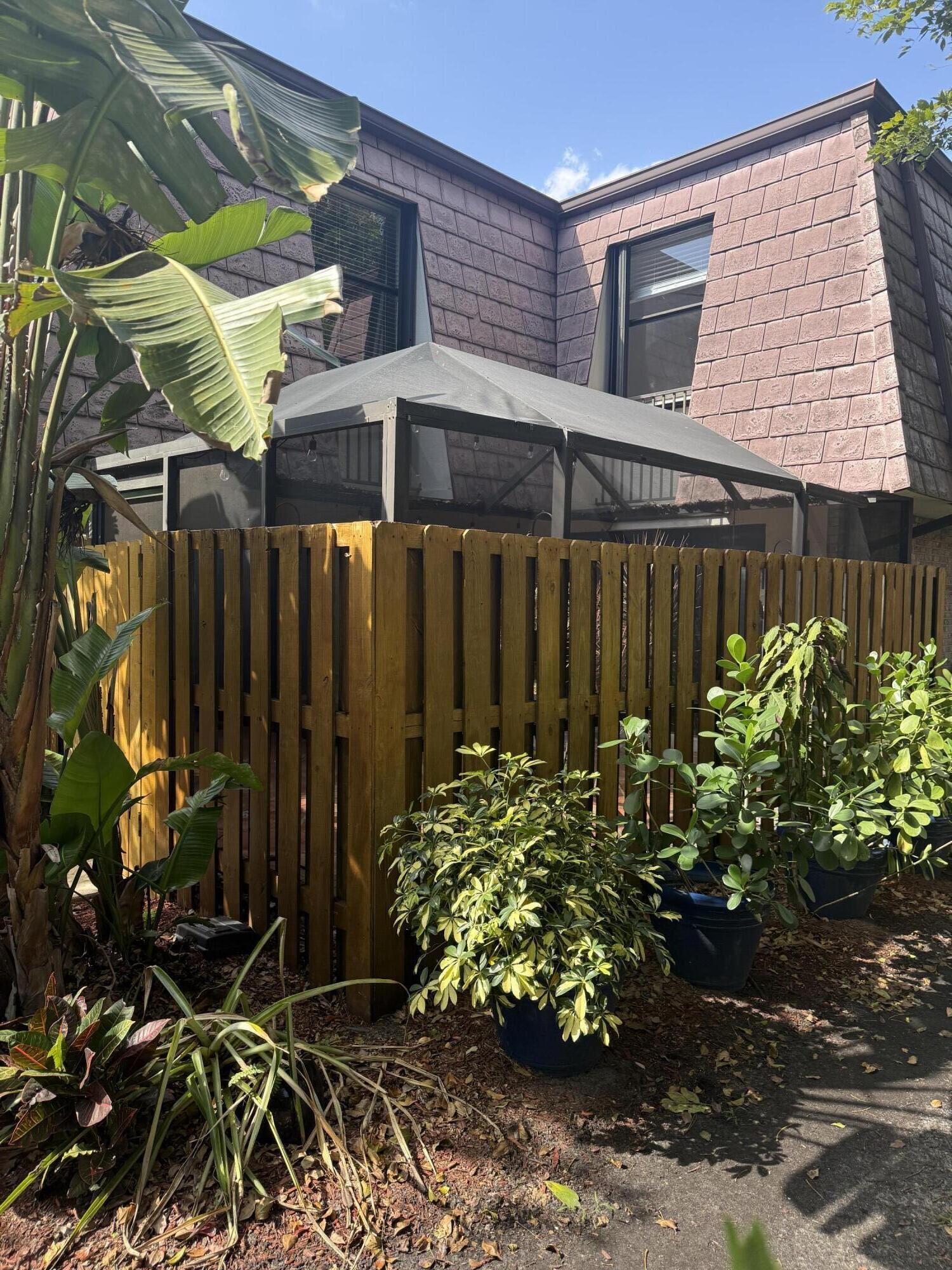 COURTYARDS AT BOCA I - Residential Lease