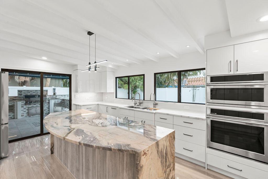 YACHT HARBOR MANOR IN - Residential