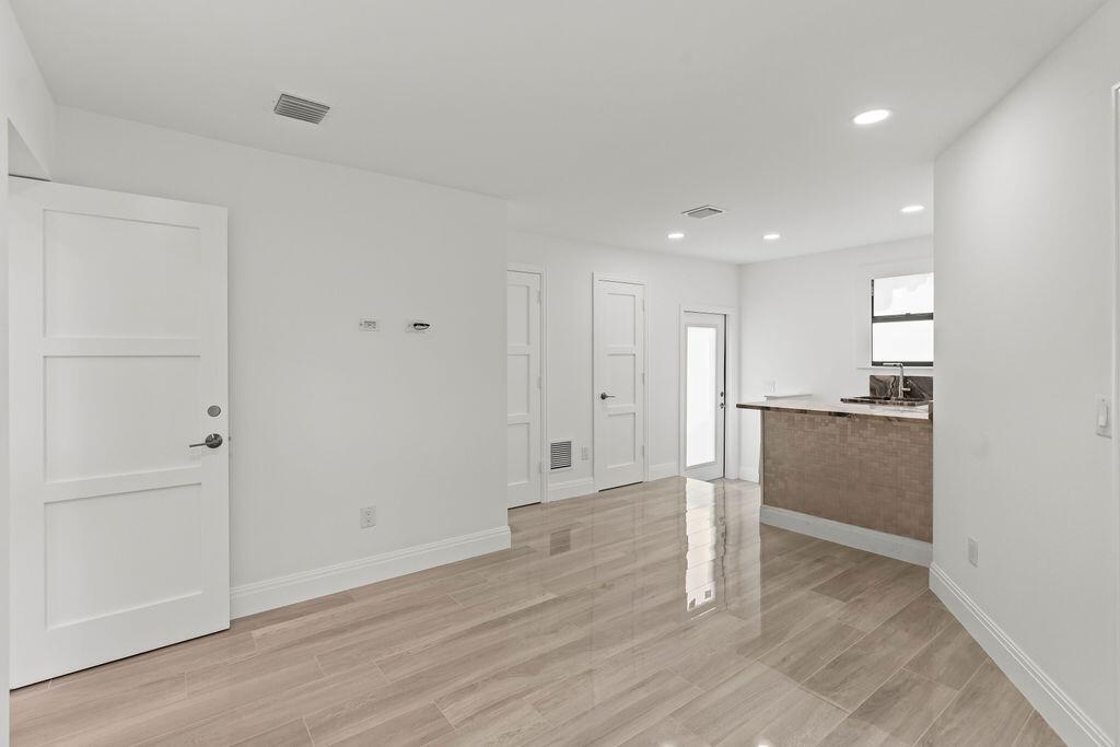 YACHT HARBOR MANOR IN - Residential