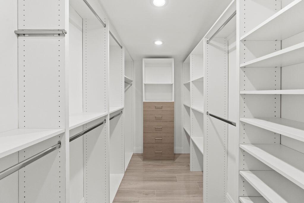 YACHT HARBOR MANOR IN - Residential