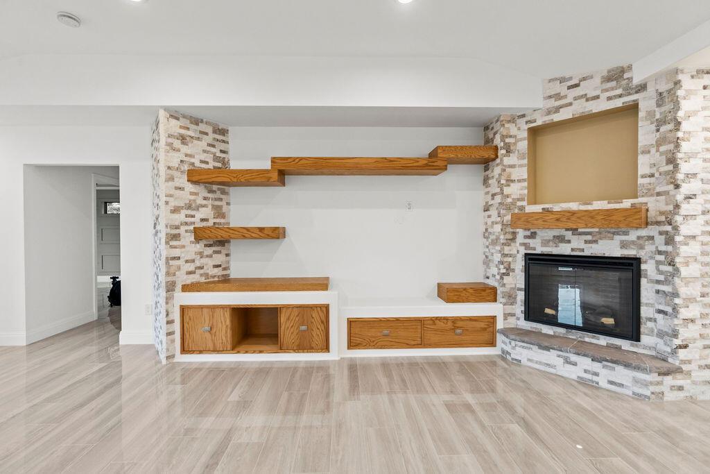 YACHT HARBOR MANOR IN - Residential