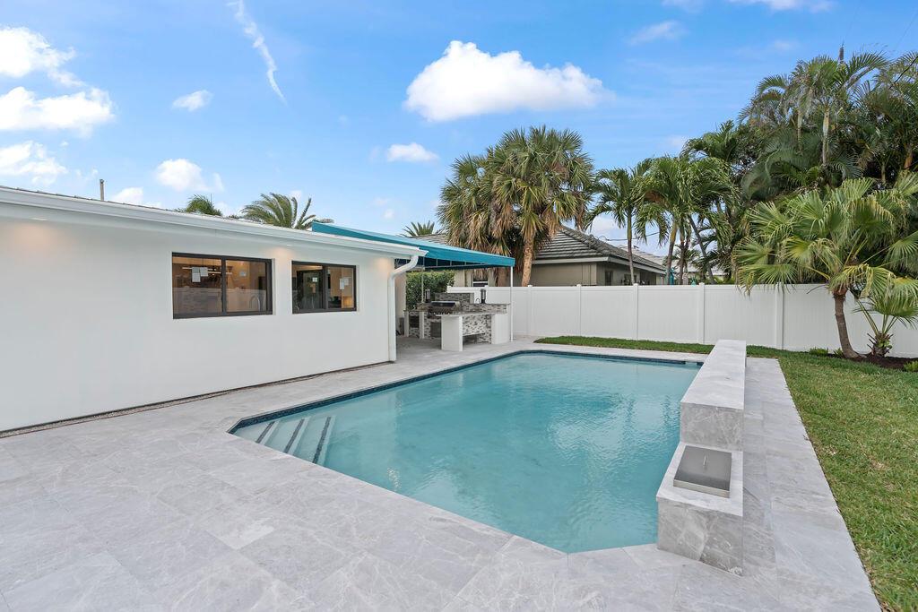 YACHT HARBOR MANOR IN - Residential