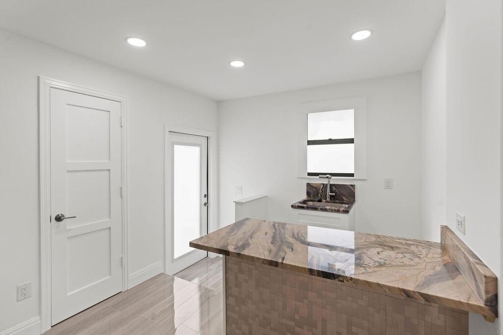 YACHT HARBOR MANOR IN - Residential