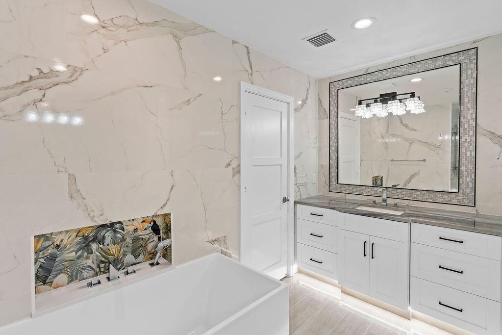 YACHT HARBOR MANOR IN - Residential