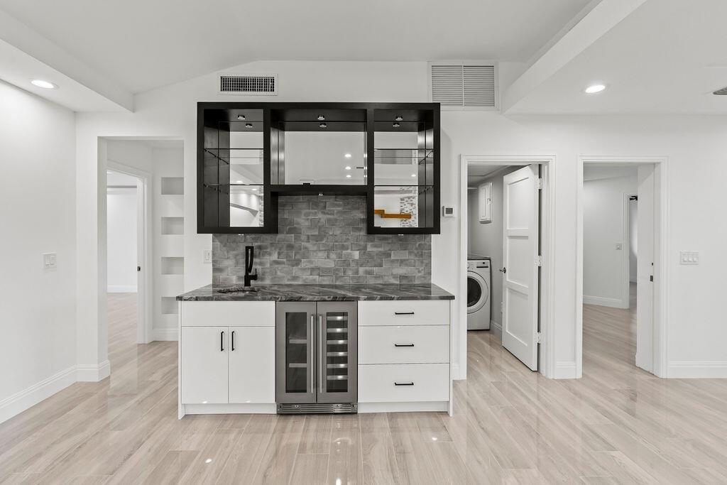 YACHT HARBOR MANOR IN - Residential