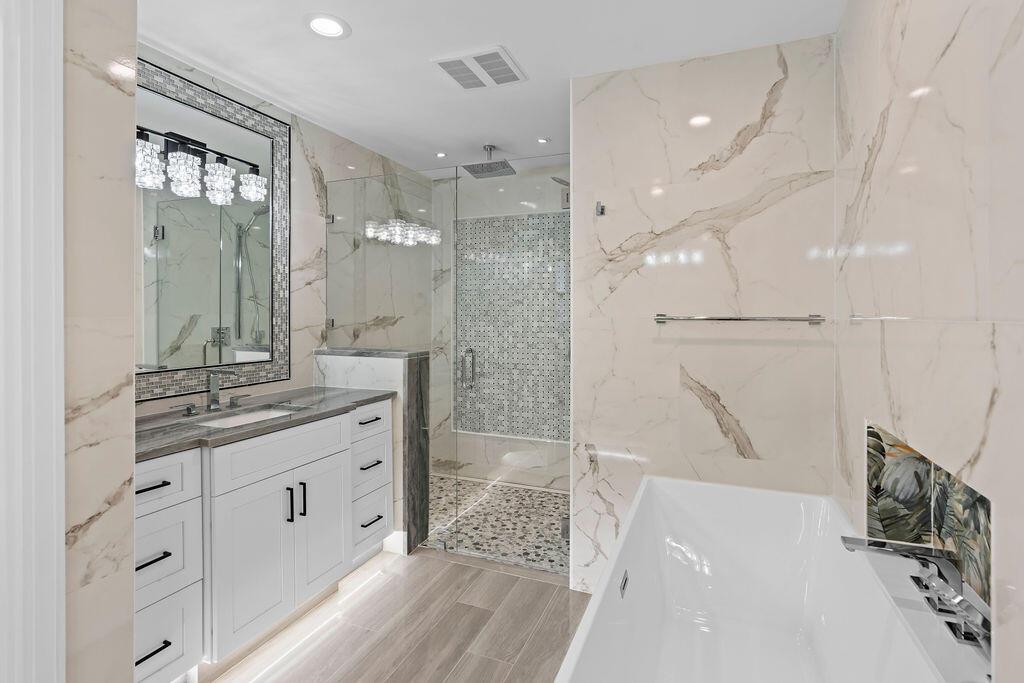 YACHT HARBOR MANOR IN - Residential