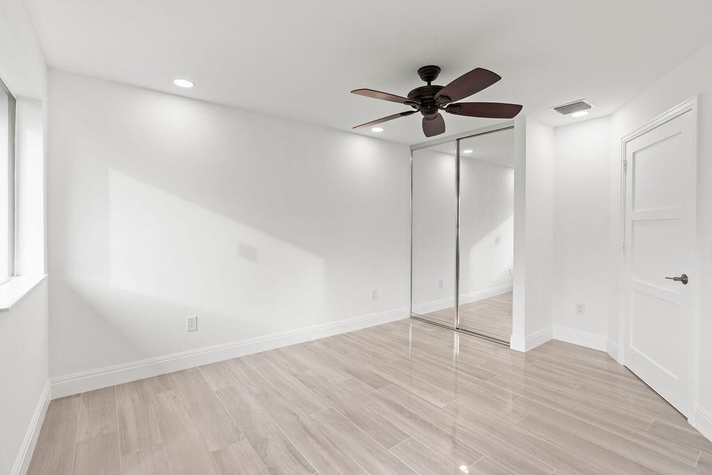 YACHT HARBOR MANOR IN - Residential