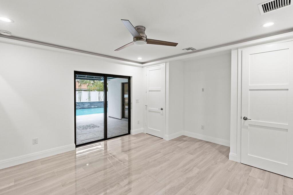 YACHT HARBOR MANOR IN - Residential