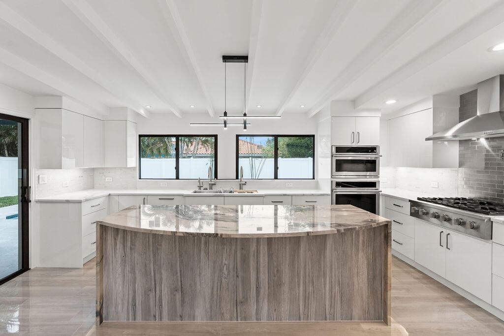 YACHT HARBOR MANOR IN - Residential