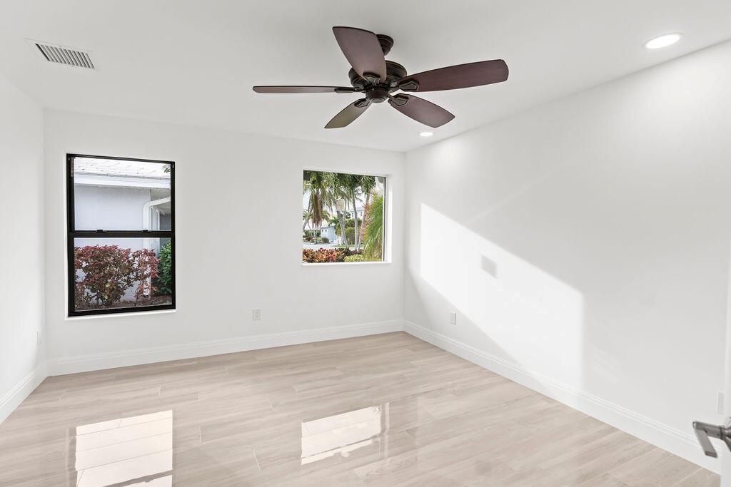 YACHT HARBOR MANOR IN - Residential