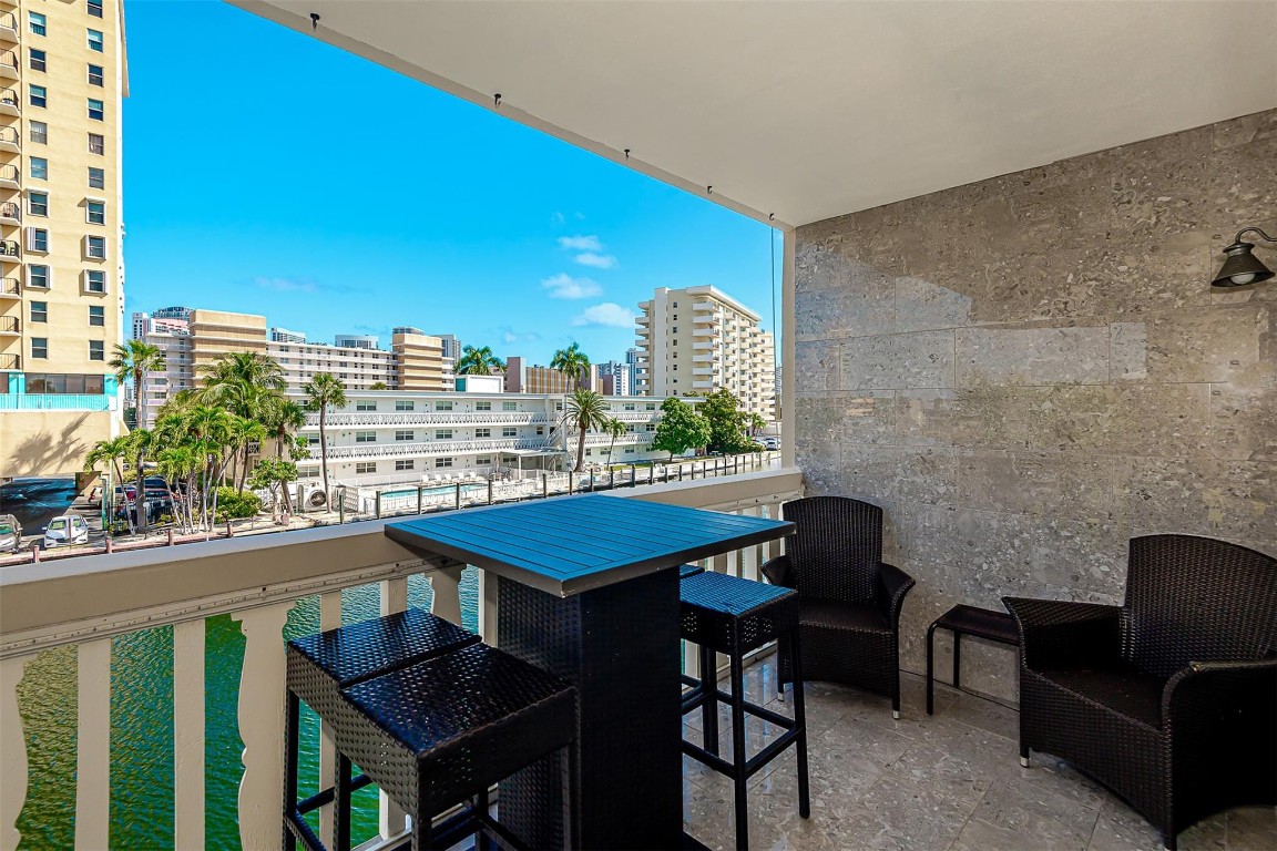 PARADISE ISLE - Residential