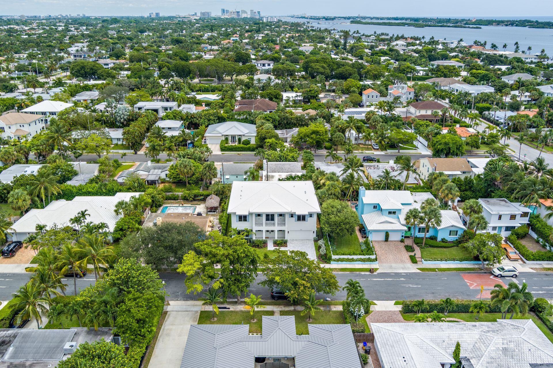 EDGEWATER - Residential