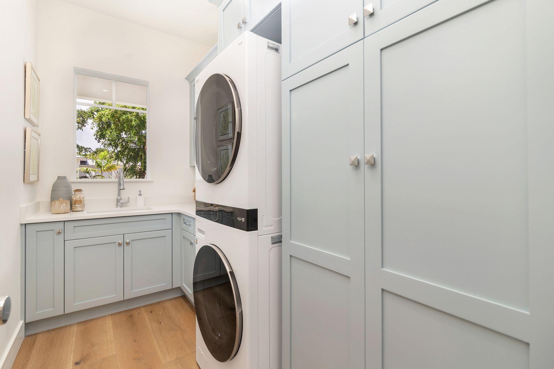 EDGEWATER - Residential