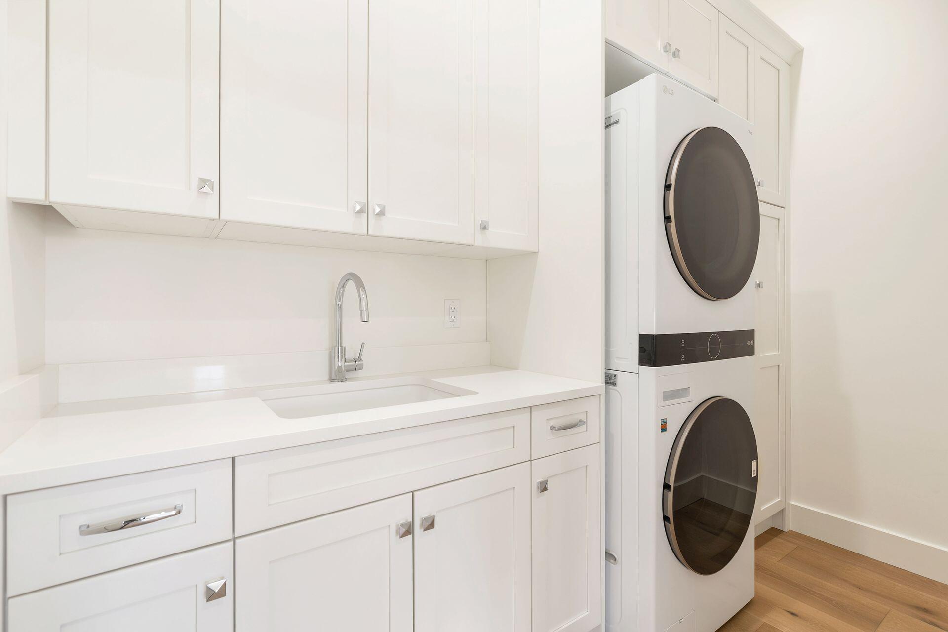 EDGEWATER - Residential