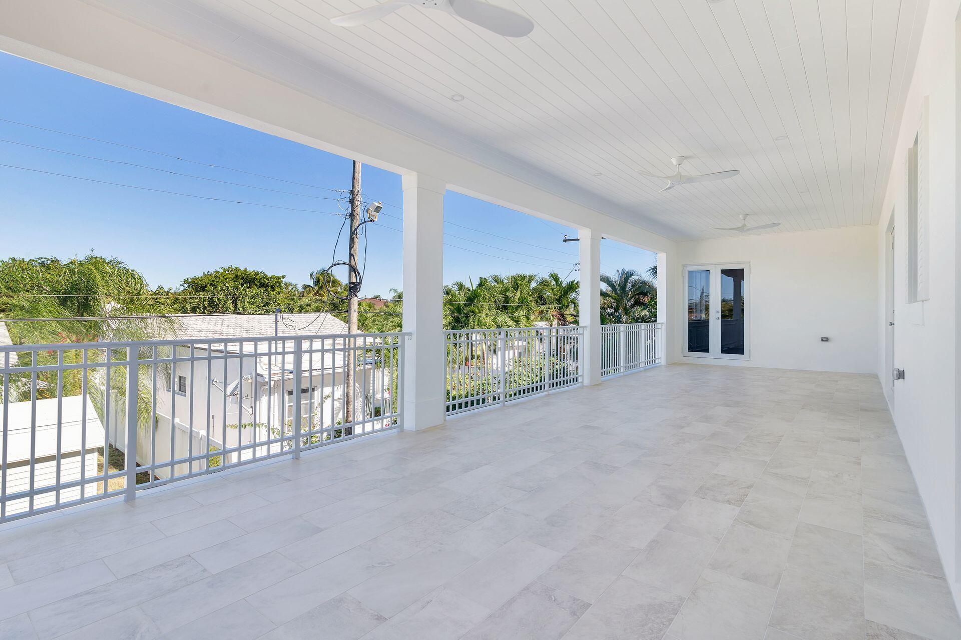 EDGEWATER - Residential