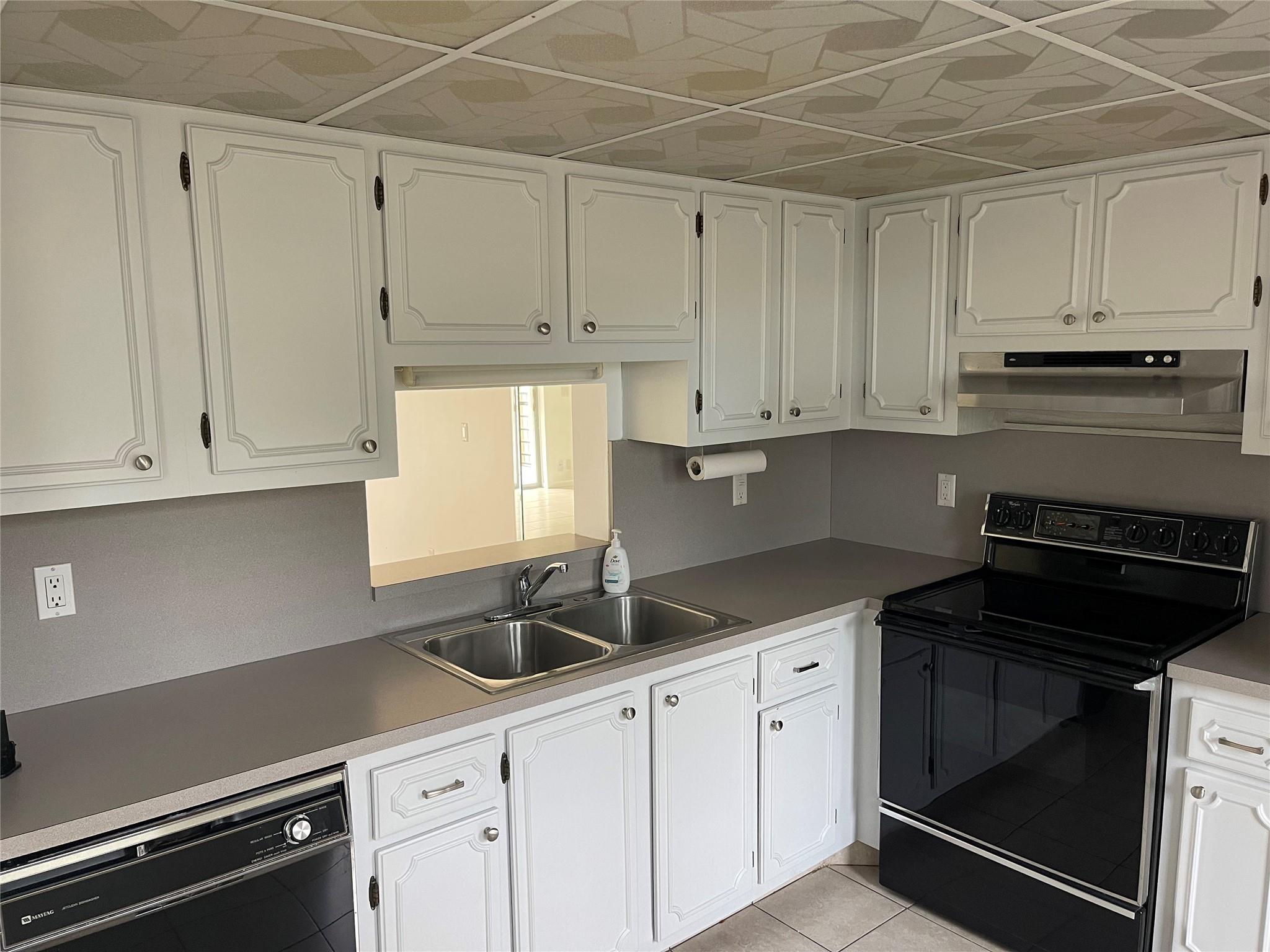 Meadowbrook Lakes Condo - Residential