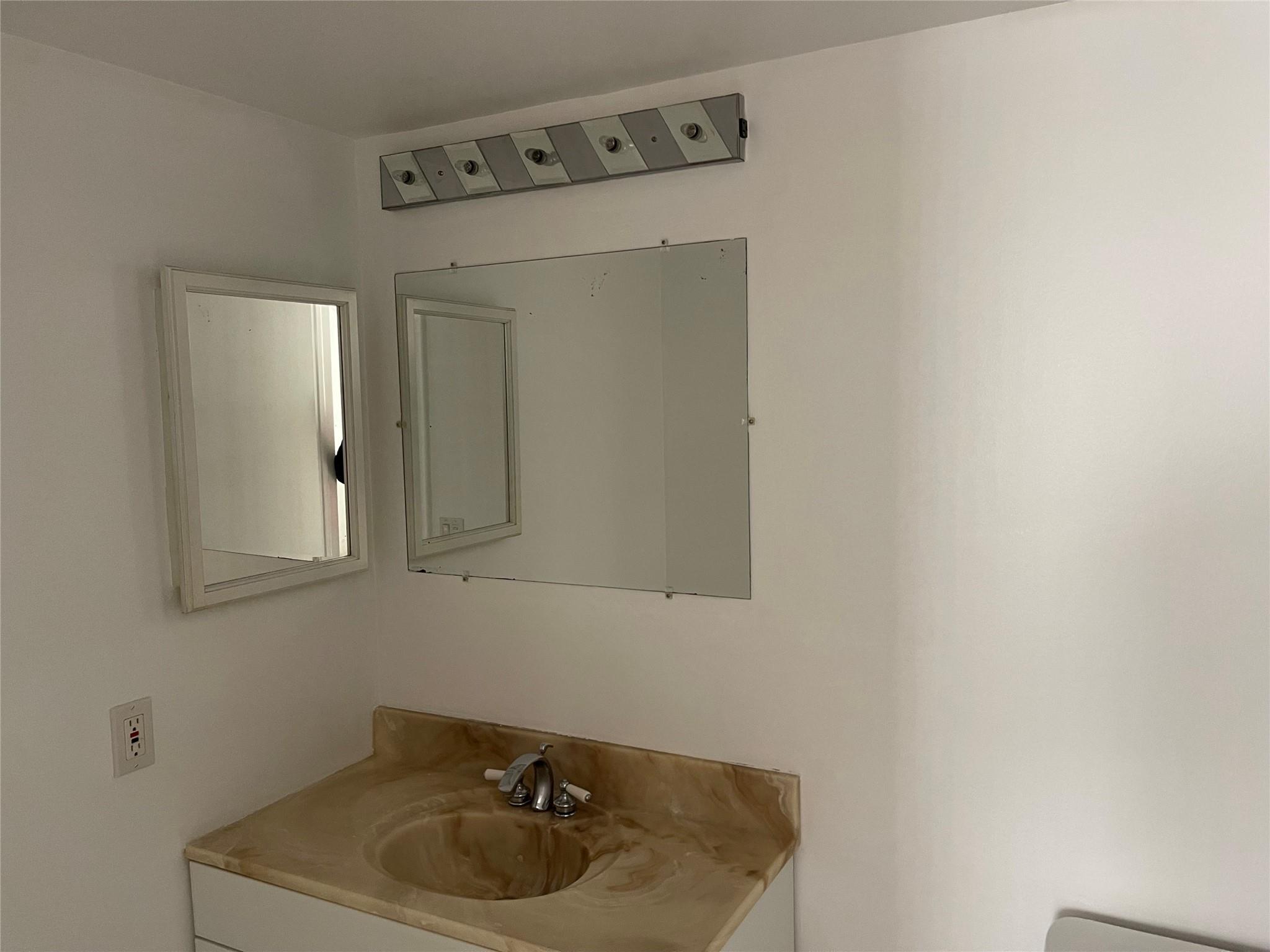 Meadowbrook Lakes Condo - Residential