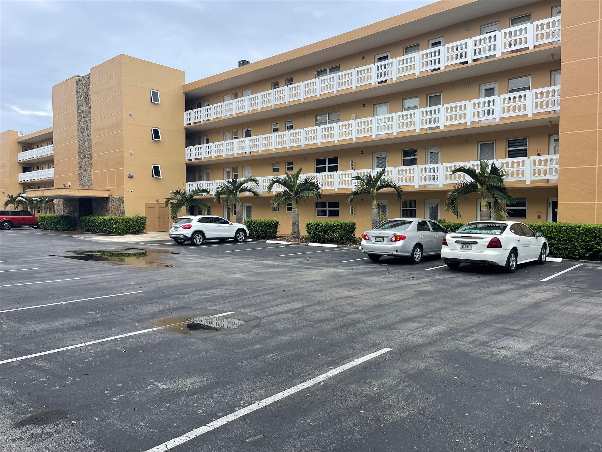 Meadowbrook Lakes Condo - Residential