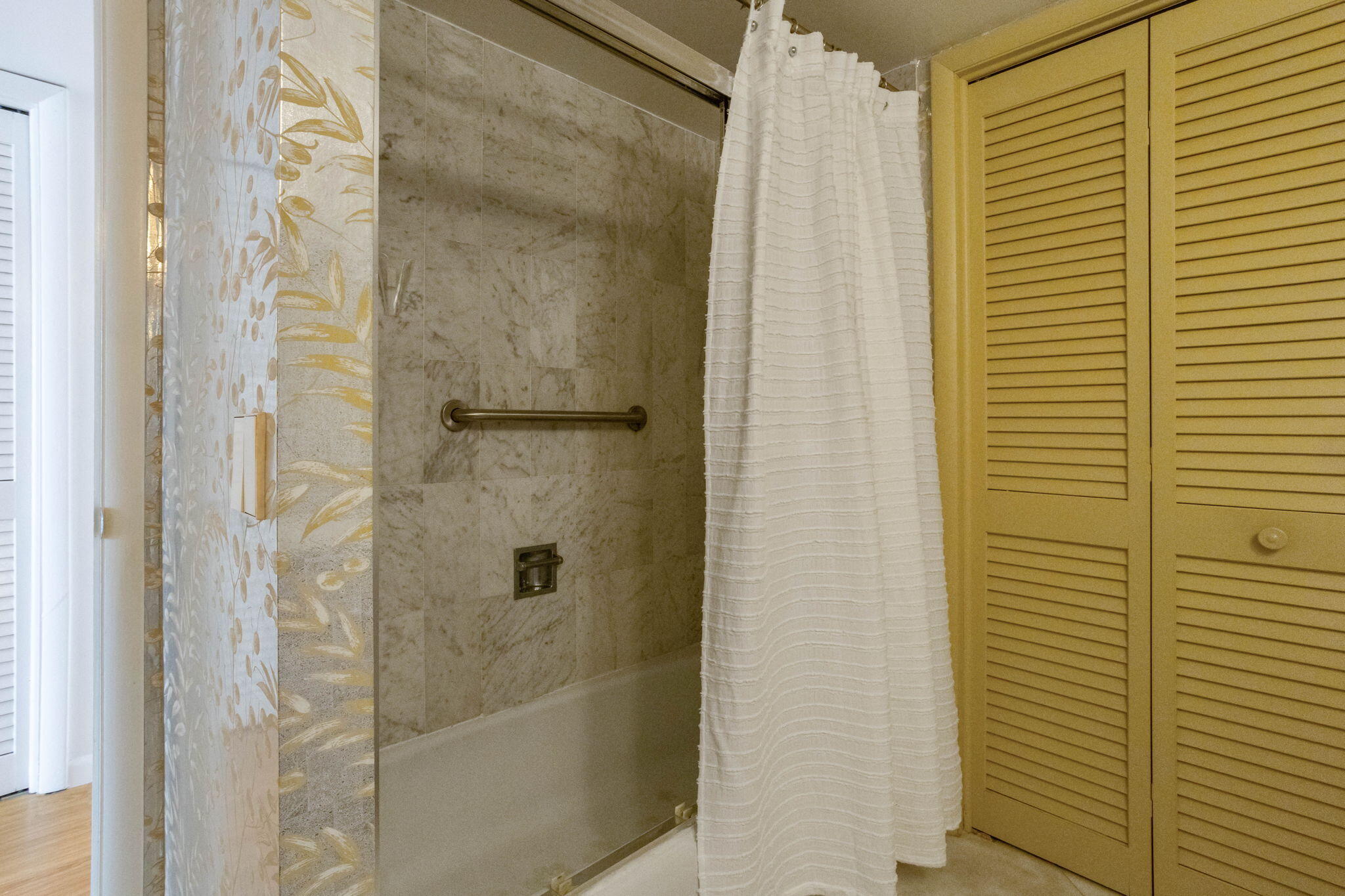 ABERDEEN ARMS CONDO - Residential