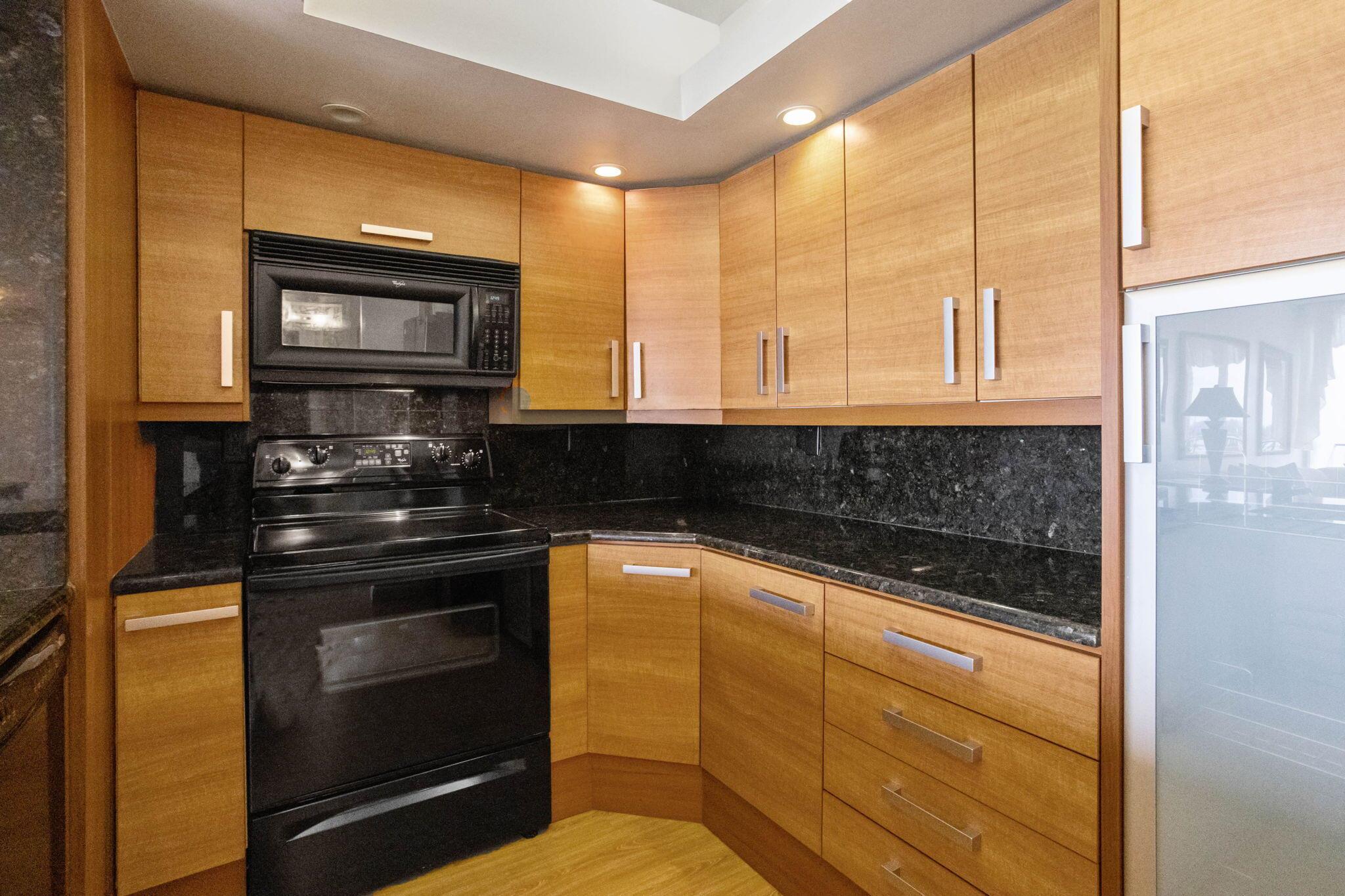 ABERDEEN ARMS CONDO - Residential