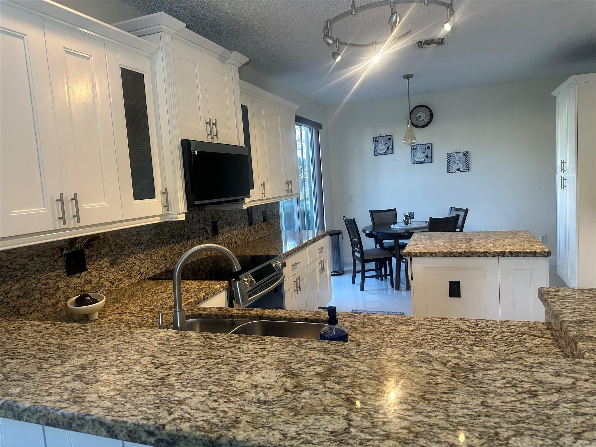 Towngate 156-11 B - Residential