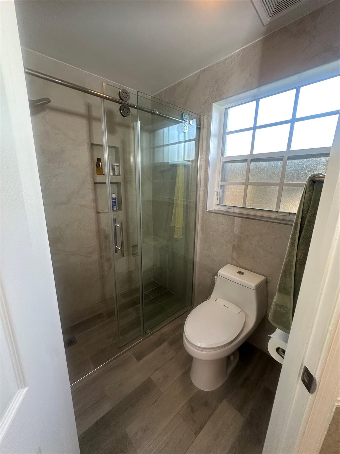 Towngate 156-11 B - Residential