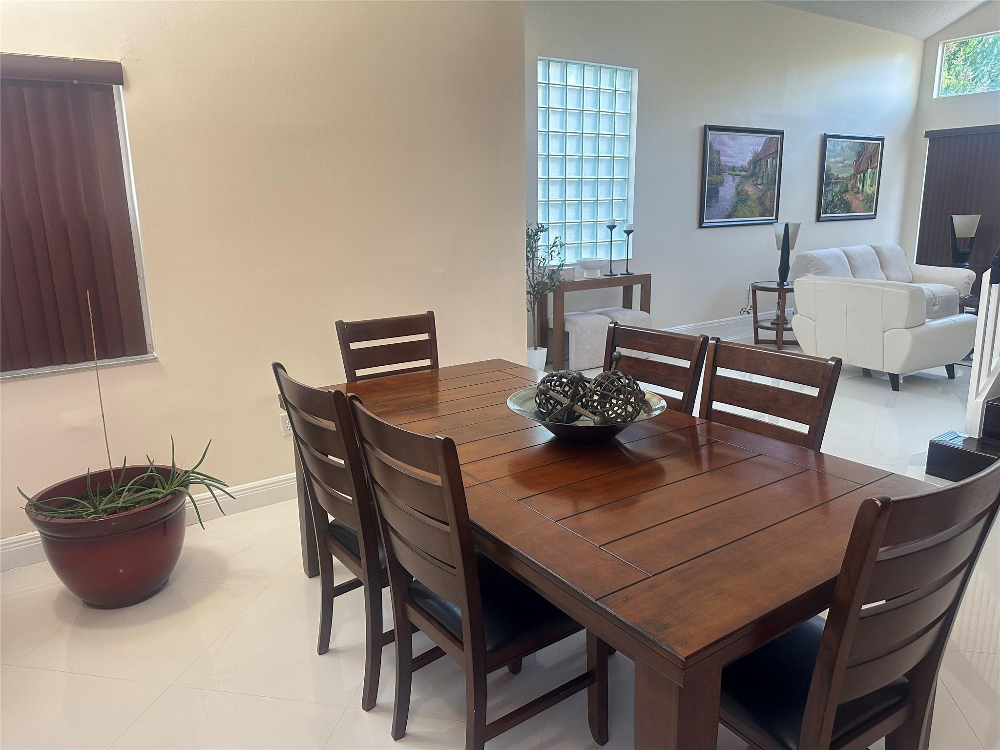 Towngate 156-11 B - Residential