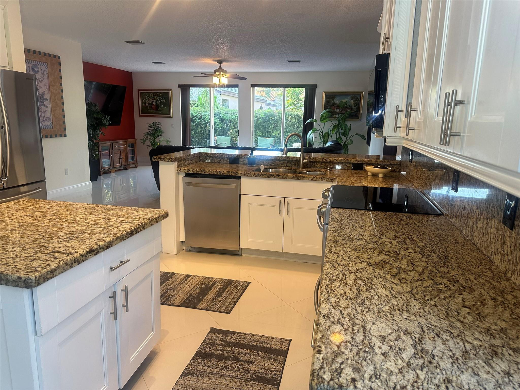 Towngate 156-11 B - Residential