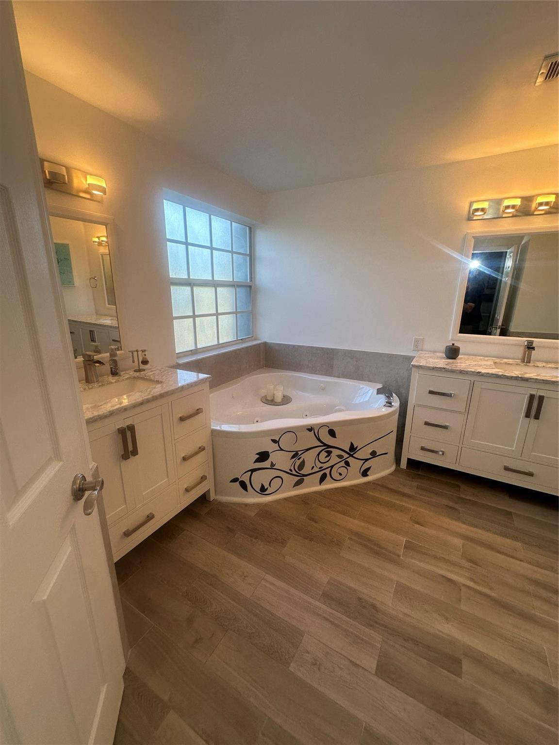 Towngate 156-11 B - Residential