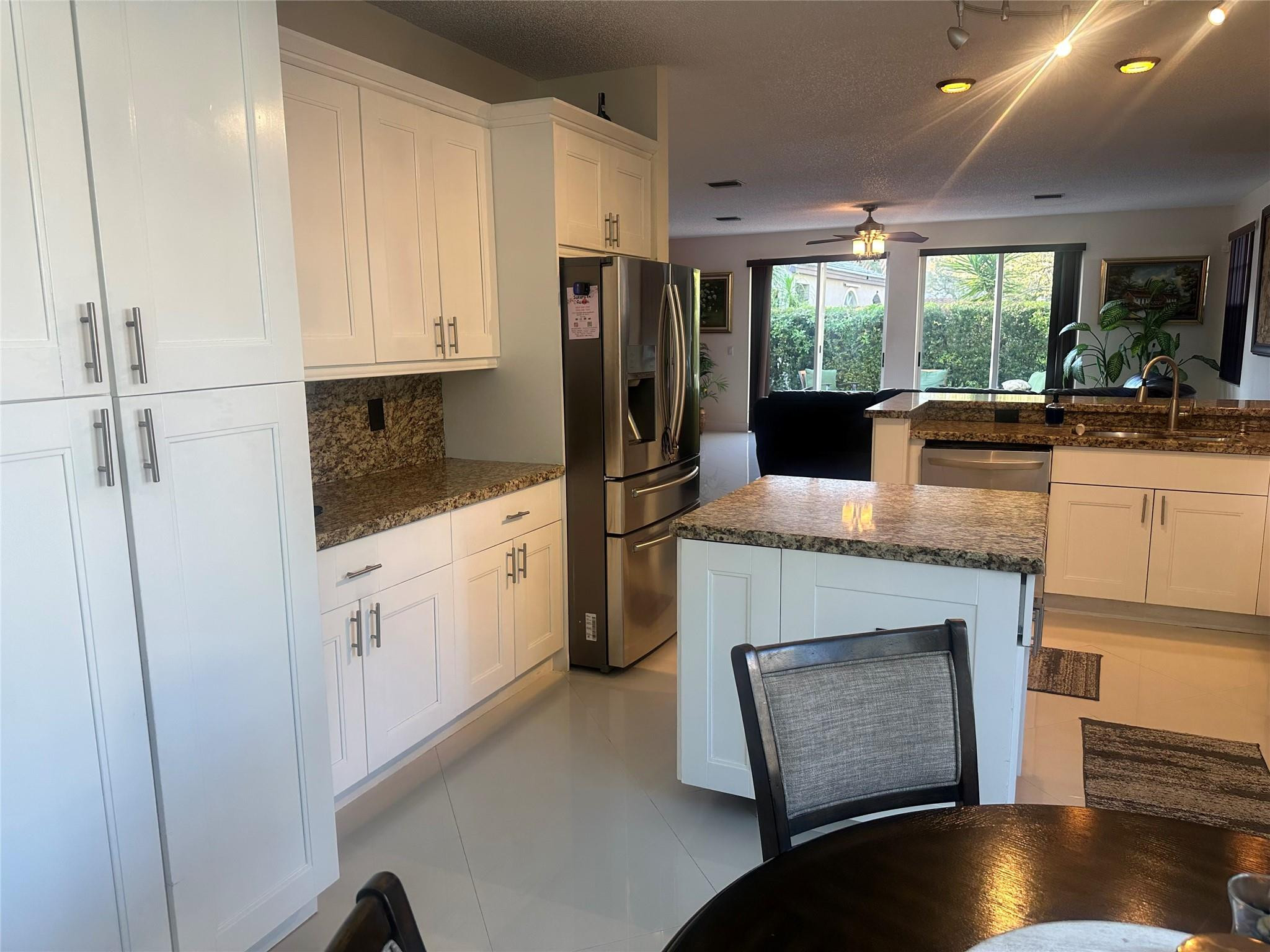 Towngate 156-11 B - Residential