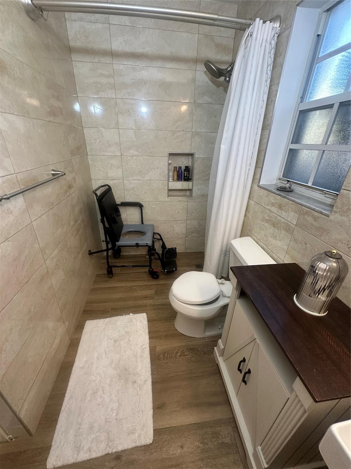 Towngate 156-11 B - Residential