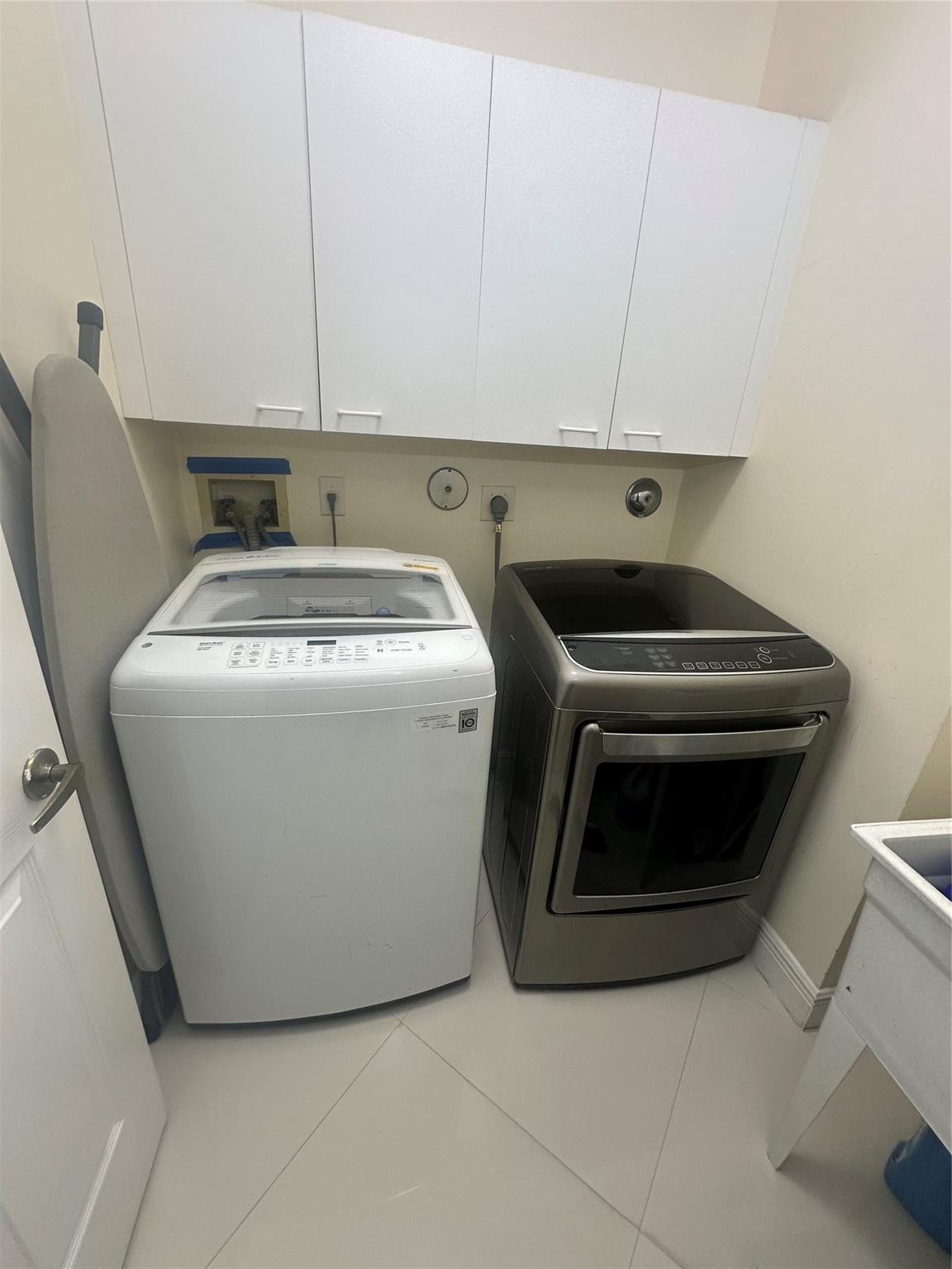 Towngate 156-11 B - Residential