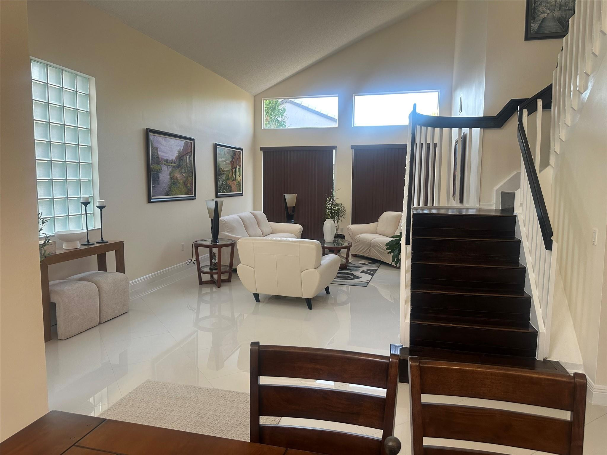 Towngate 156-11 B - Residential