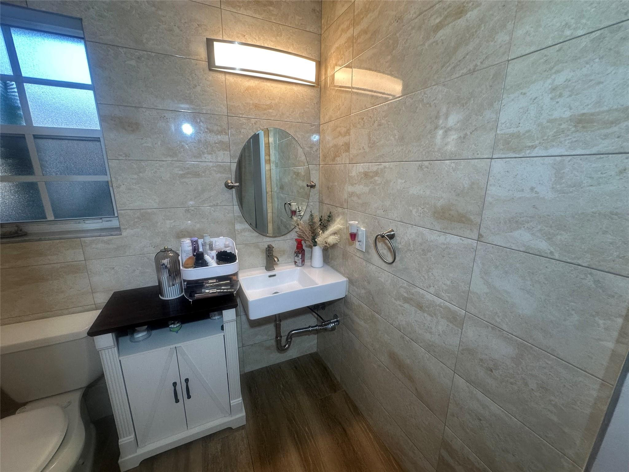 Towngate 156-11 B - Residential