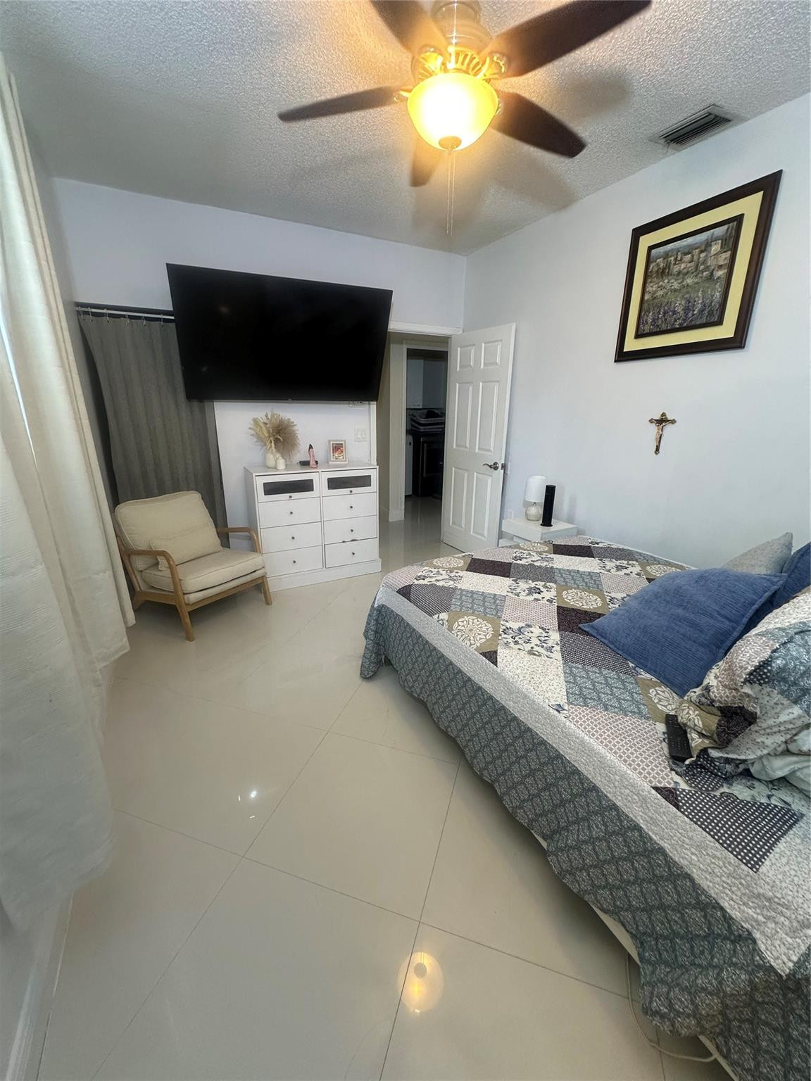 Towngate 156-11 B - Residential